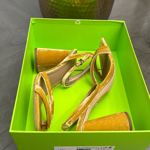 Sam Edelman Sandals Womens Kia Velvet Heel Saffron - Picture 2 of 6